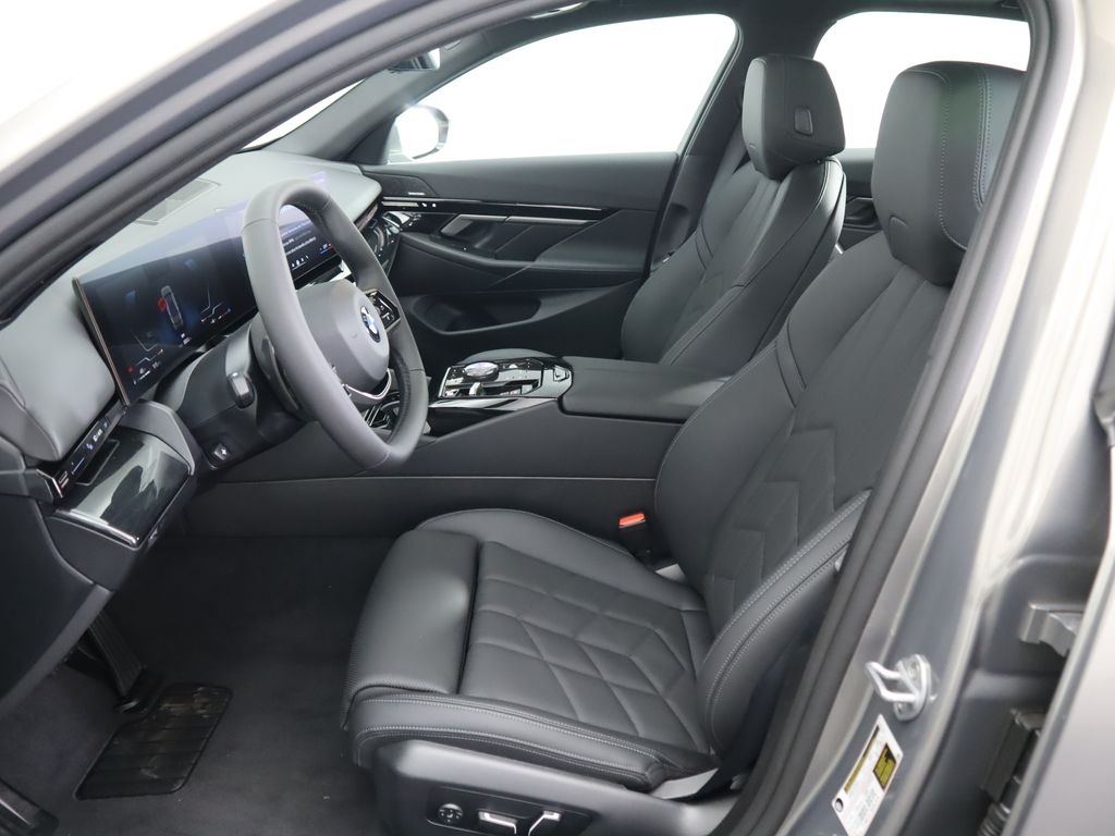 Thumbnail: 2025 BMW 5 Series - 20