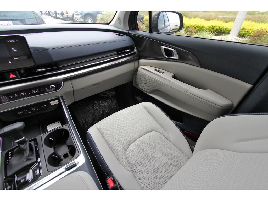 New 2026 Kia Carnival MPV Van