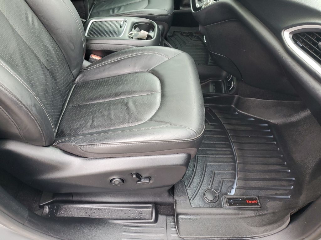 Used Car 2020 Chrysler Pacifica  Touring L Plus For Sale Under $25,000 In Austin, Texas