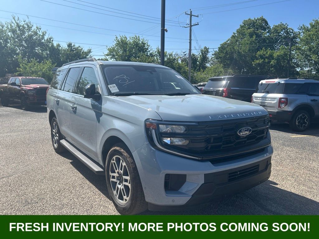 Glacier Gray Metallic TriCoat 2025 Ford Expedition SUV / Crossover Four-Wheel Drive Automatic