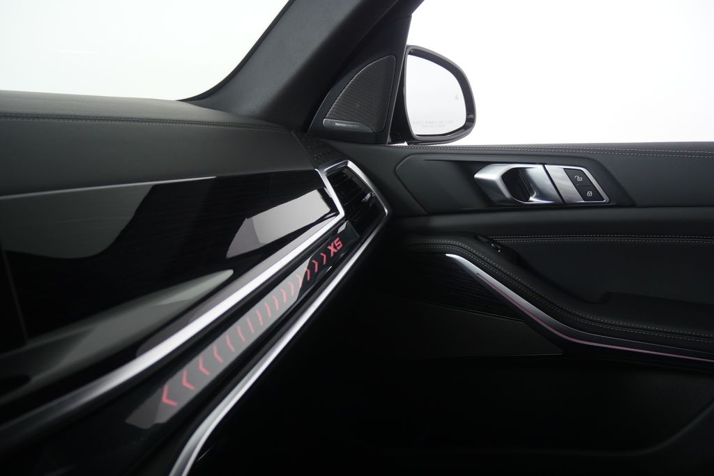 Thumbnail: 2026 BMW X5 - 25