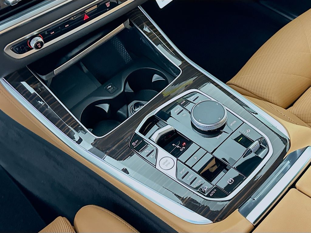 Thumbnail: 2026 BMW X5 - 15