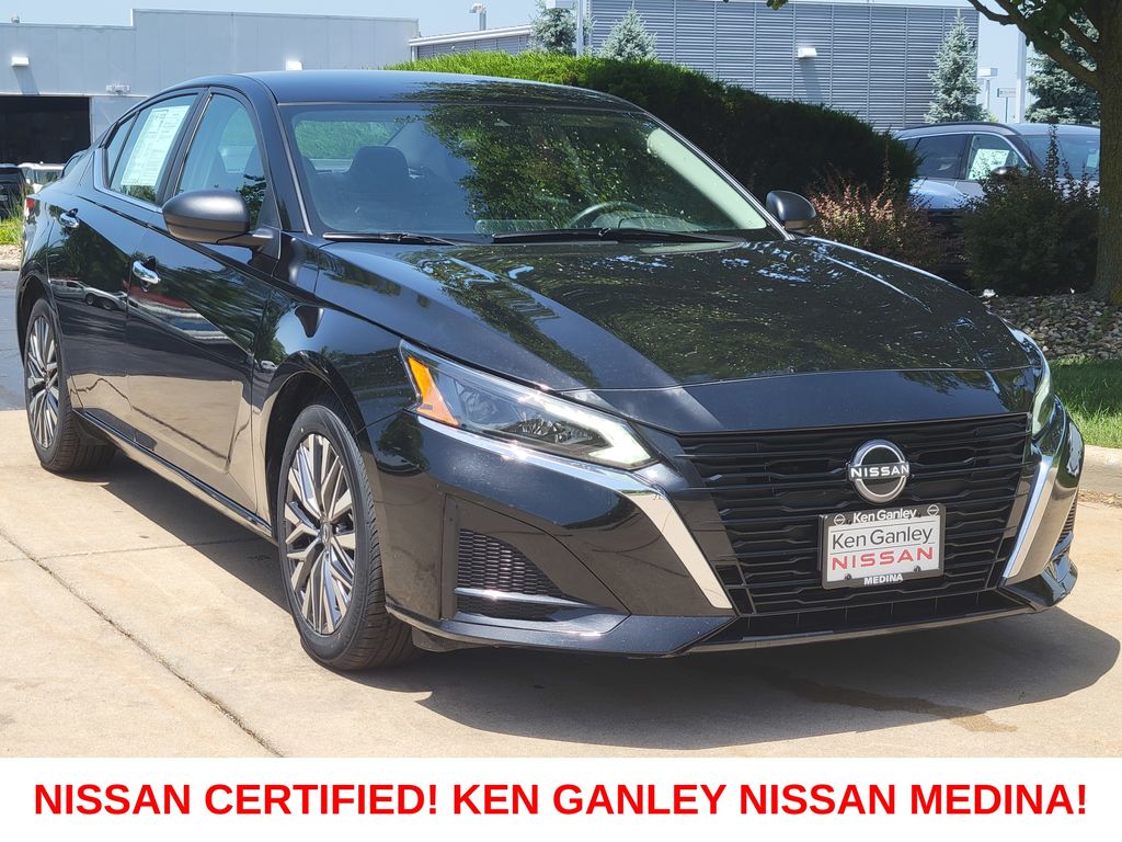 Super Black 2025 Nissan Altima Sedan Front-Wheel Drive Continuously Variable Transmission