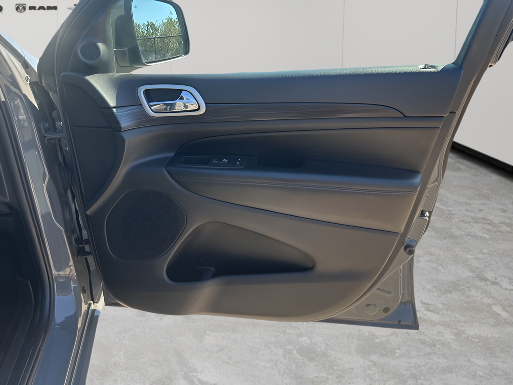 Used Car 2020 Jeep Grand Cherokee  Altitude For Sale Under $25,000 In Austin, Texas