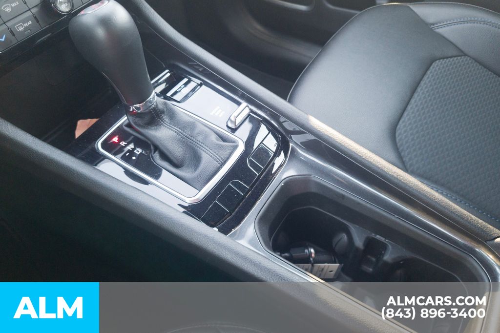 Used 2025 Red Jeep Latitude image 11
