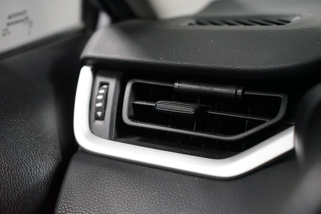 Thumbnail: 2020 Toyota RAV4 - 23