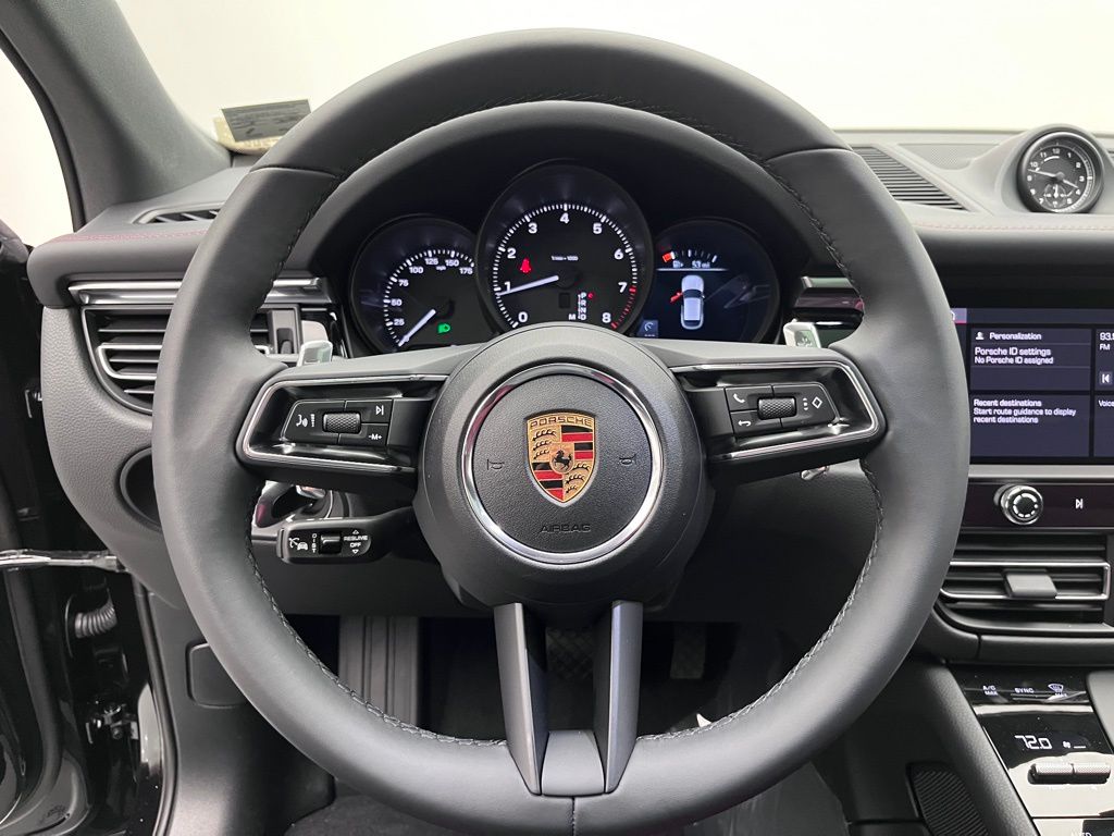 2025 Porsche Macan  12