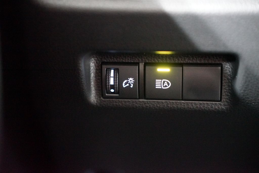 2025 Toyota RAV4 LE 23