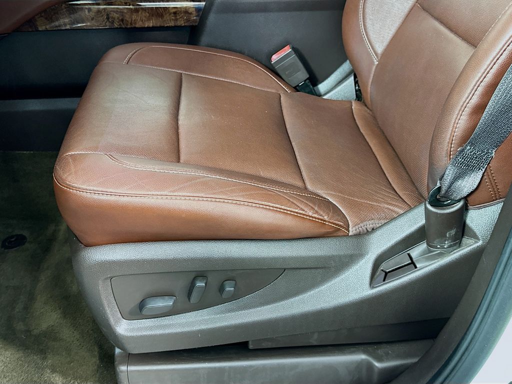 Thumbnail: 2015 Chevrolet Suburban - 20