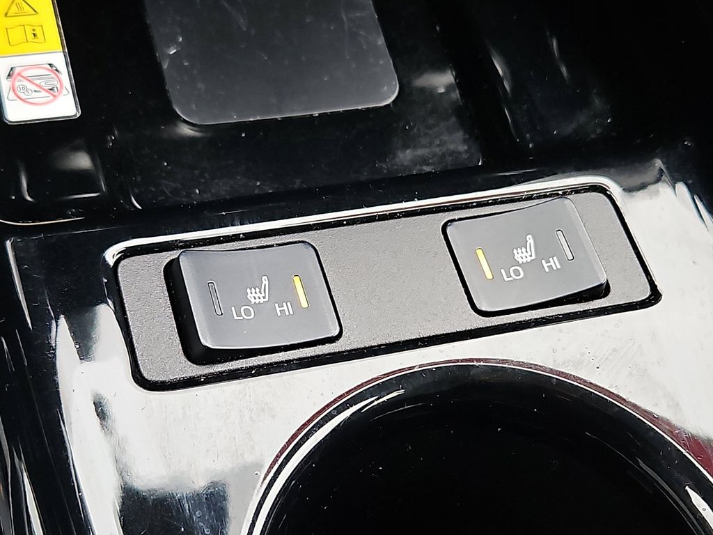 Thumbnail: 2021 Toyota Prius Prime - 16