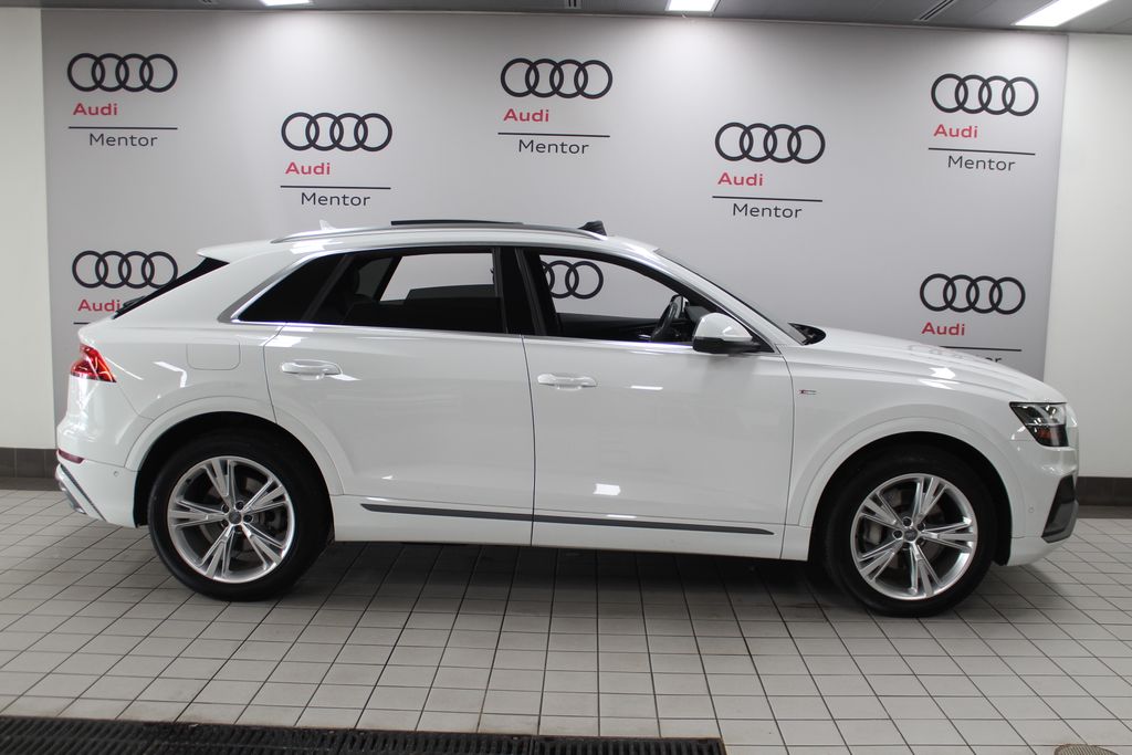 Thumbnail: 2021 Audi Q8 - 6
