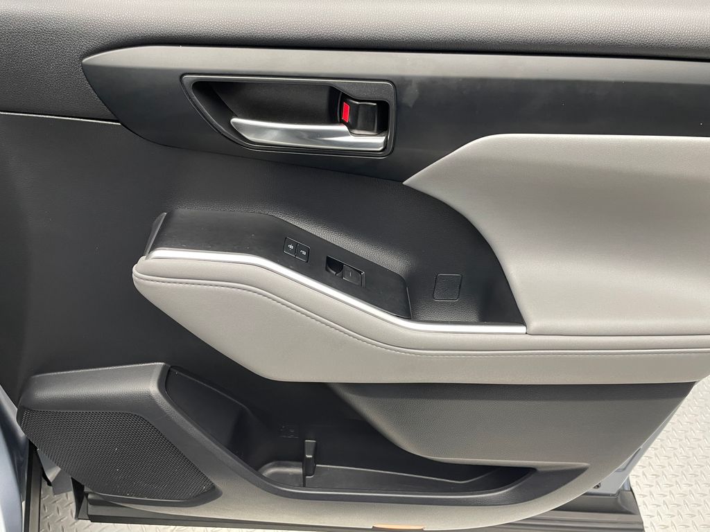 Thumbnail: 2021 Toyota Highlander - 19