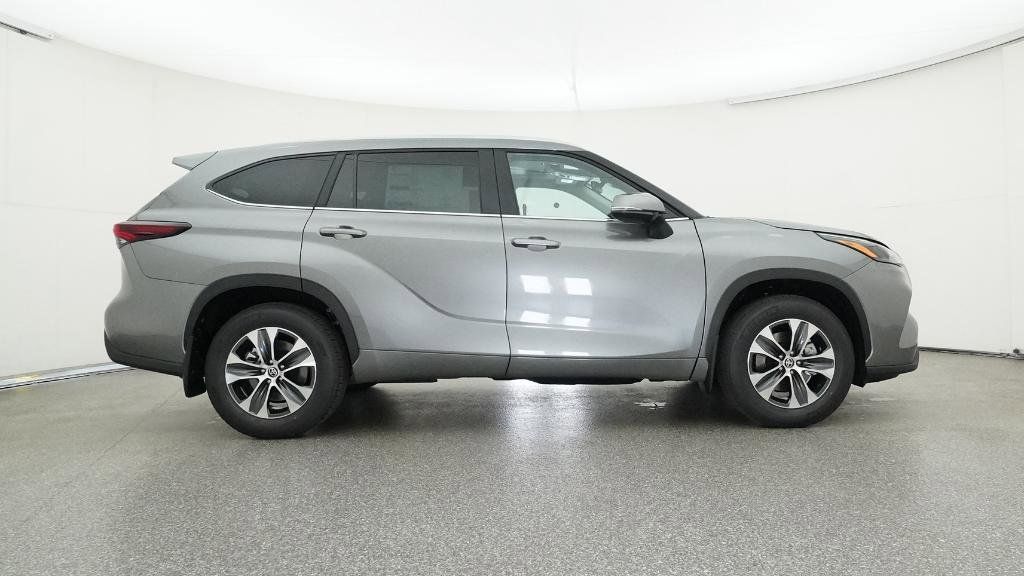 Thumbnail: 2026 Toyota Highlander - 6
