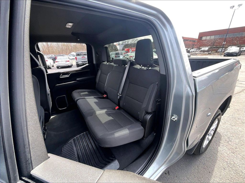 2026 Chevrolet Silverado 1500 — photo 14