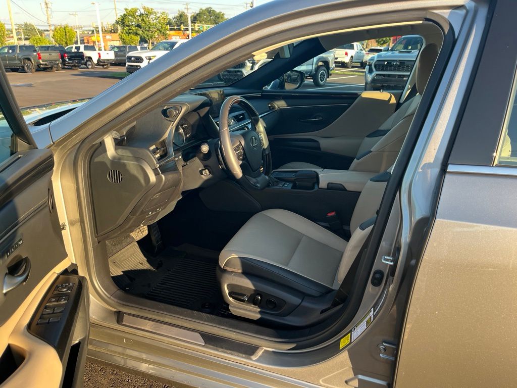 Used 2021 Lexus ES Sedan