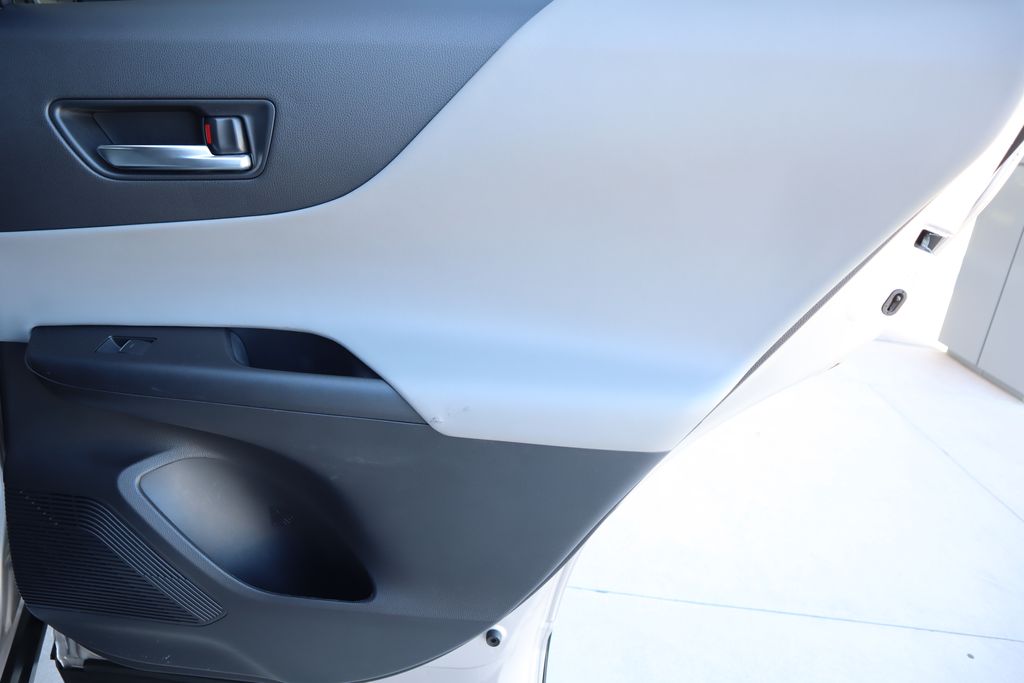 Thumbnail: 2021 Toyota Venza - 26