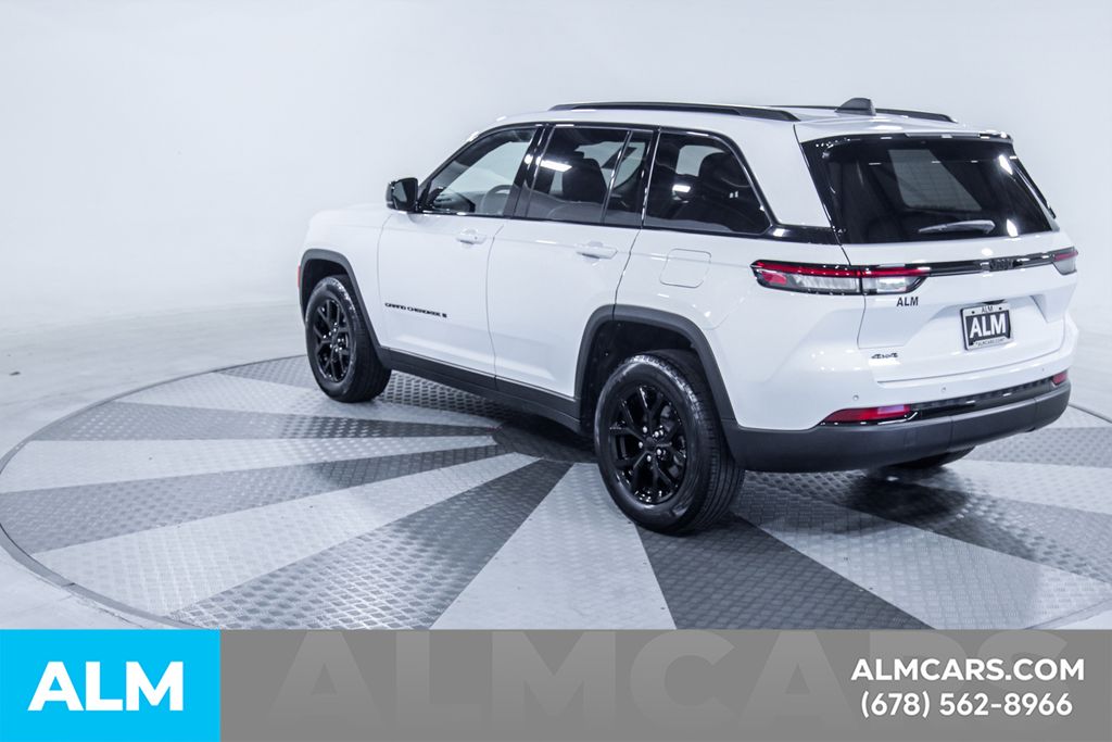 Used 2025 White/off-white Jeep Altitude image 7