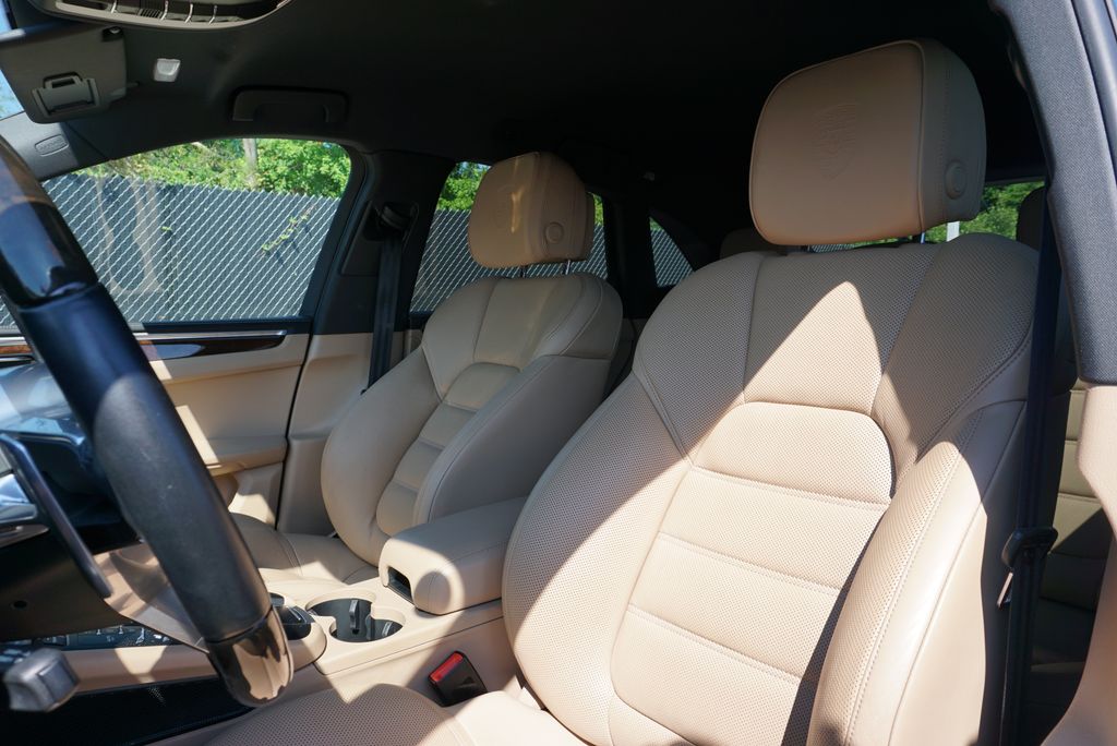 Thumbnail: 2019 Porsche Macan - 11