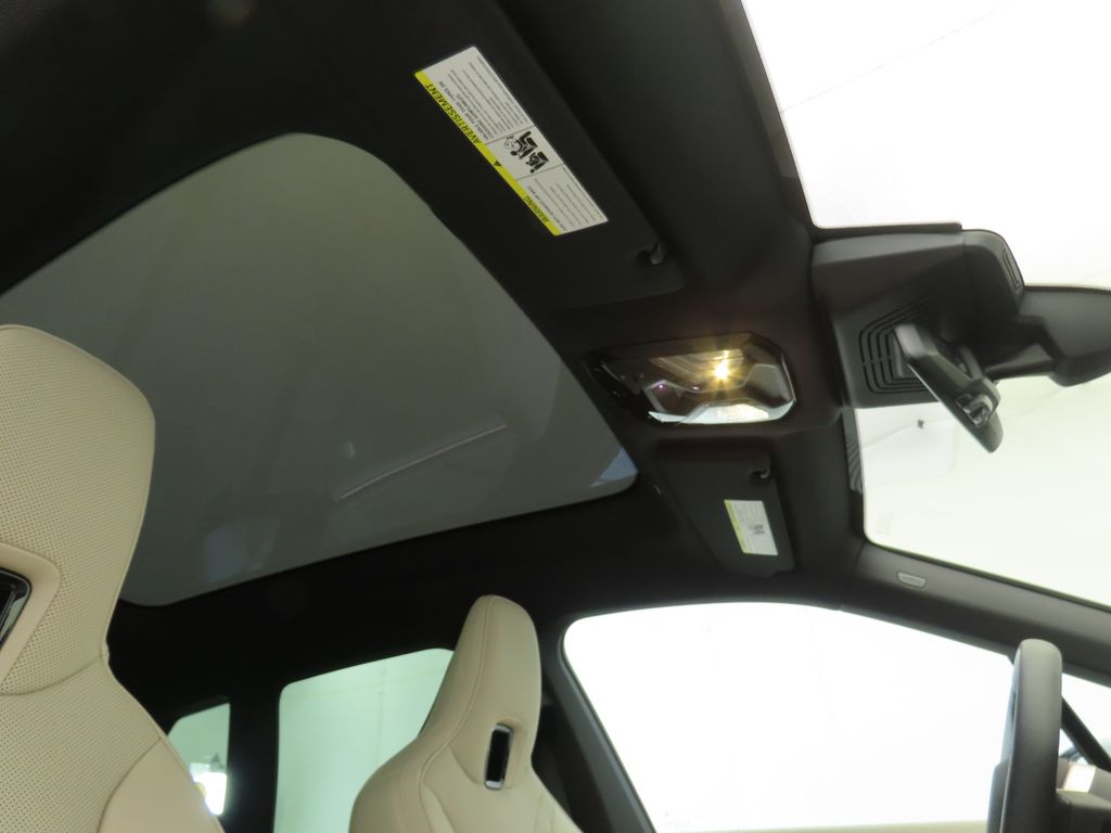 2025 BMW iX xDrive50 18