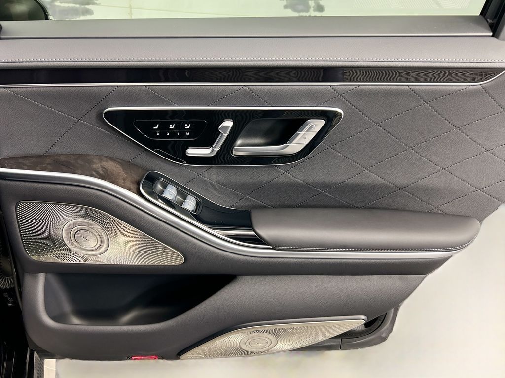 Thumbnail: 2024 Mercedes-Benz S-Class - 26