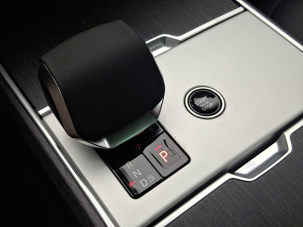 Thumbnail: 2025 Land Rover Range Rover - 11