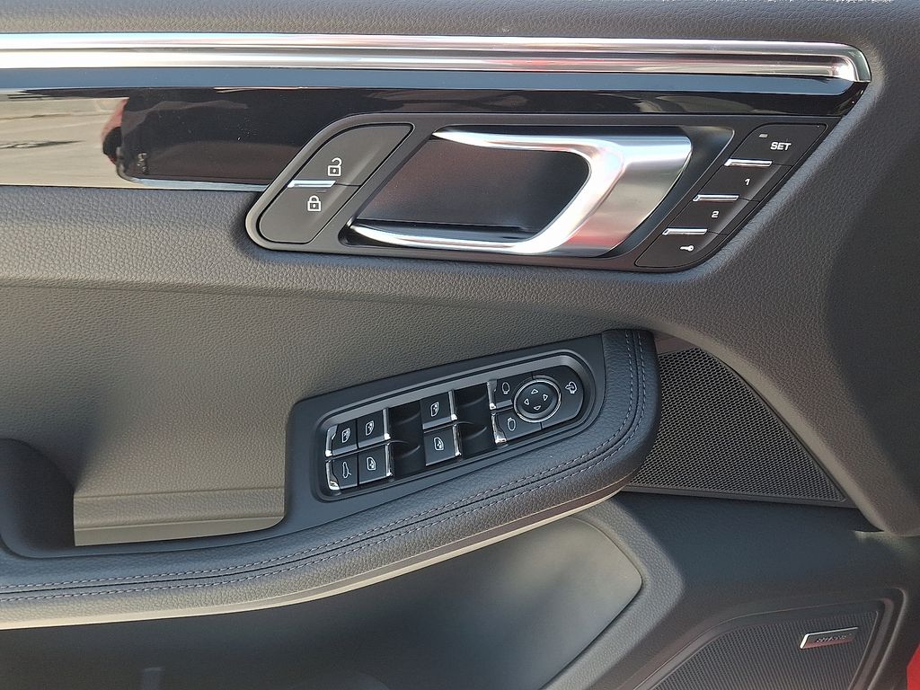 Thumbnail: 2026 Porsche Macan - 14