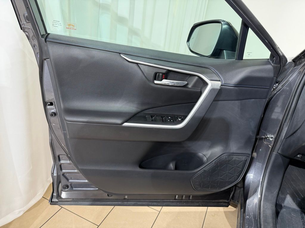 Thumbnail: 2019 Toyota RAV4 - 15