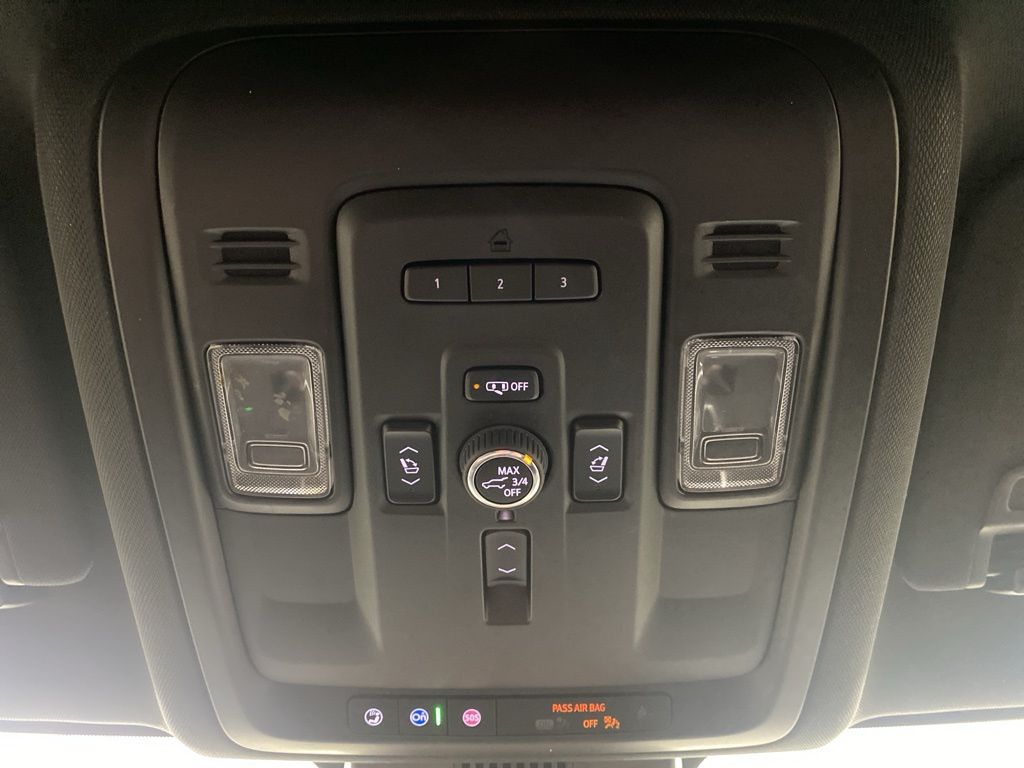 2023 Chevrolet Suburban Premier photo