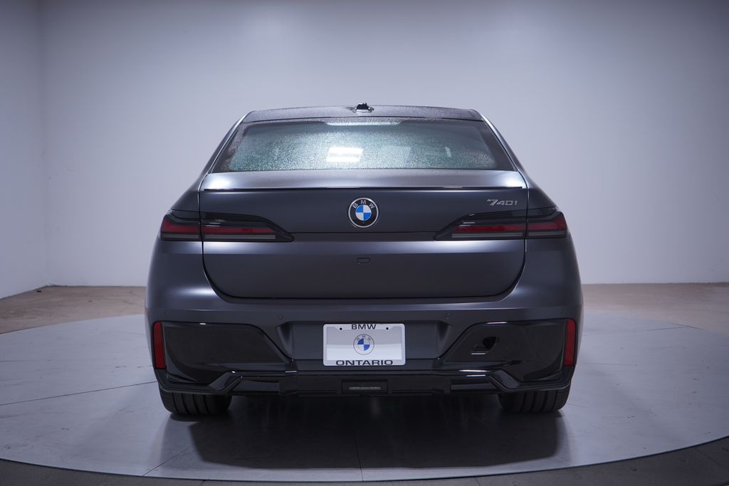 Thumbnail: 2026 BMW 7 Series - 5