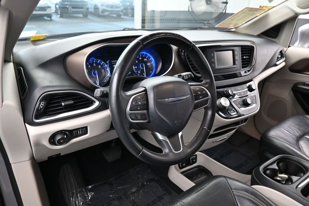 Used 2017 Billet Silver Metallic Clearcoat Chrysler Touring L image 11