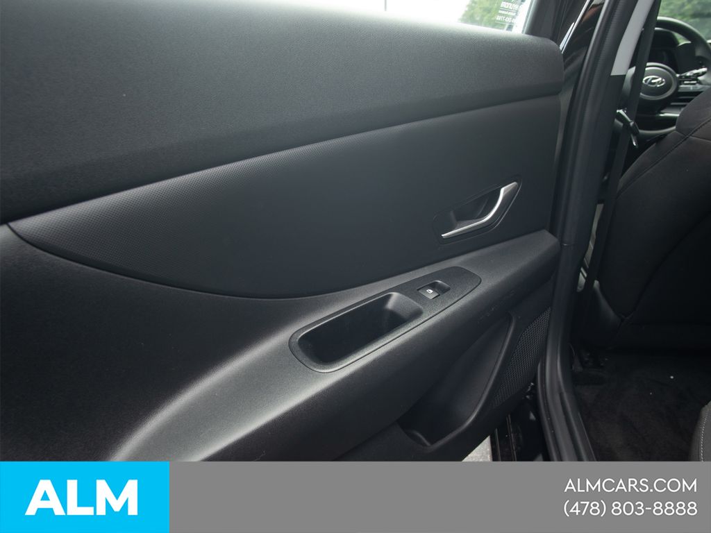 Used 2023 Black Hyundai SEL image 18