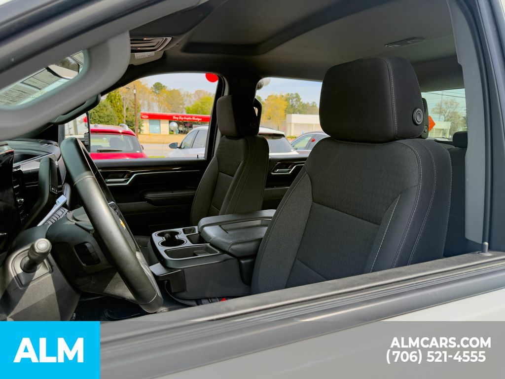 Used 2025 Summit White Chevrolet LT image 10