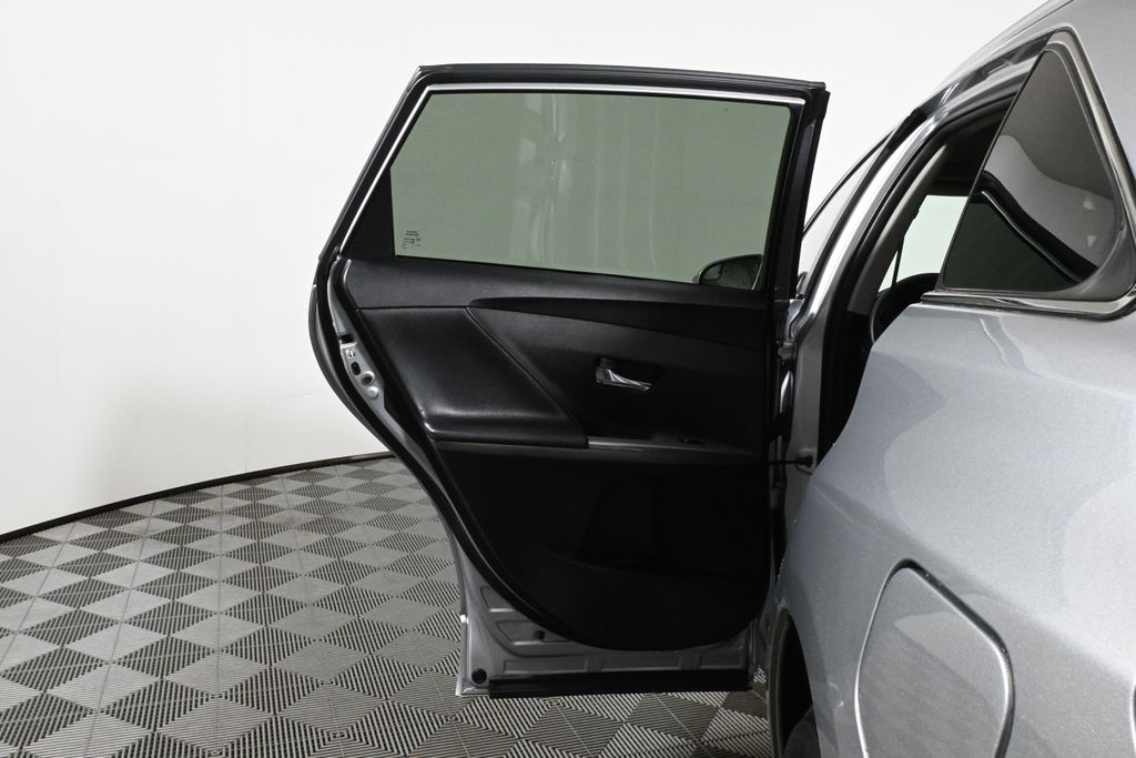 2015 Toyota Venza LE 31