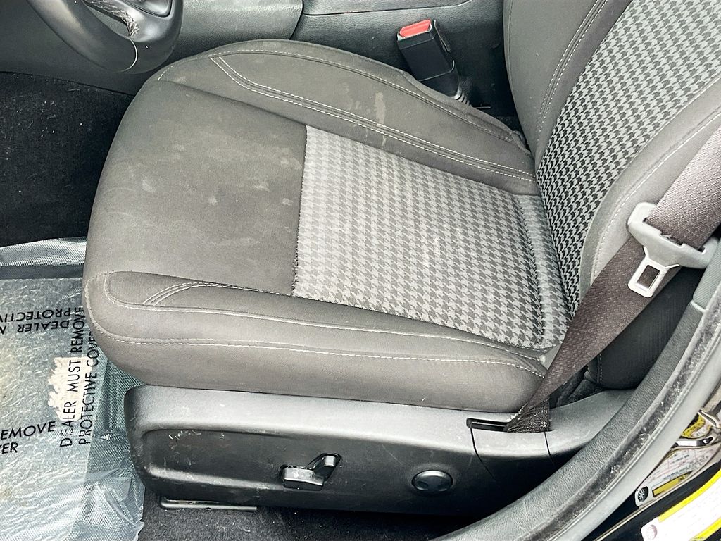 Used 2023 Black Dodge SXT image 19