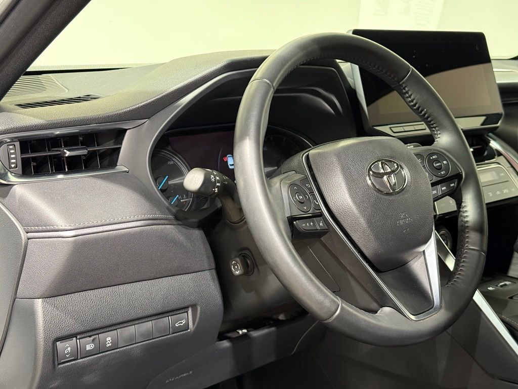 Thumbnail: 2024 Toyota Venza - 17