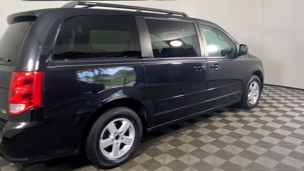 2013 Dodge Grand Caravan SXT photo