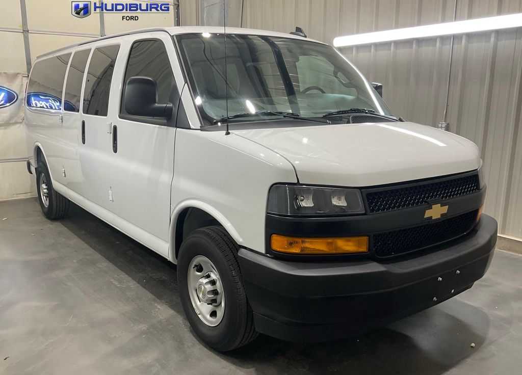 2025 Chevrolet Express 3500 LS Extended RWD