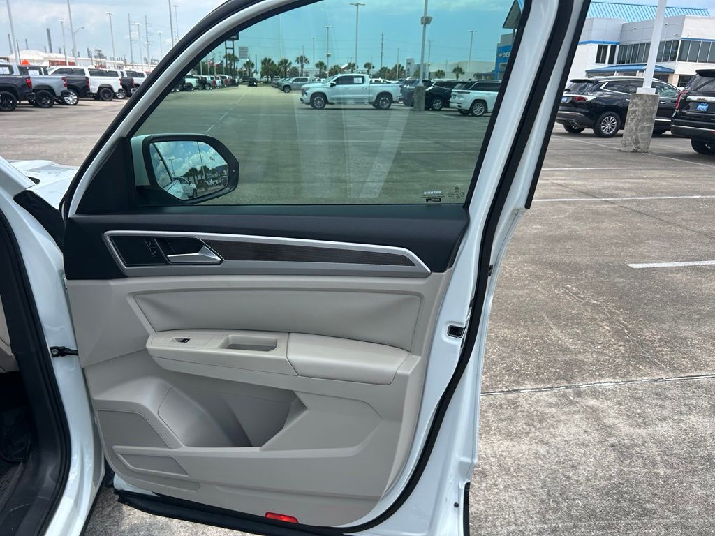 2019 Volkswagen Atlas 2.0T SE w/Technology  at Community Toyota