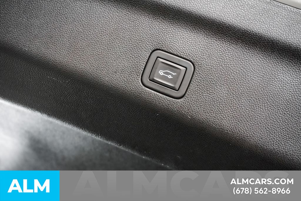 Used 2025 White GMC Denali image 23