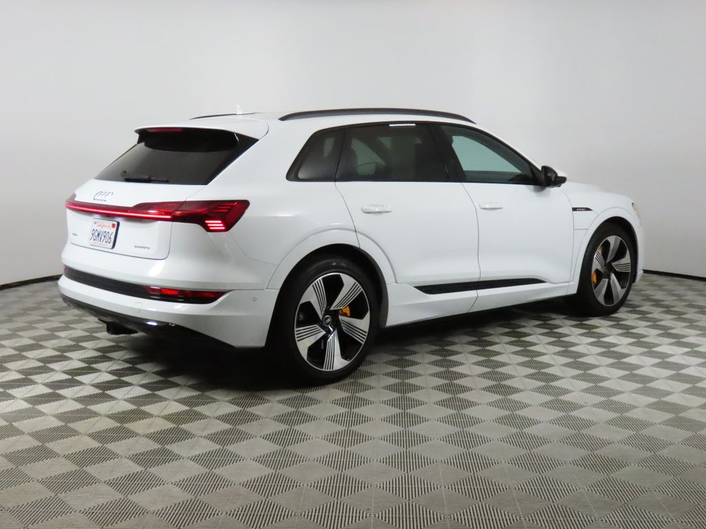 Thumbnail: 2023 Audi e-tron - 5