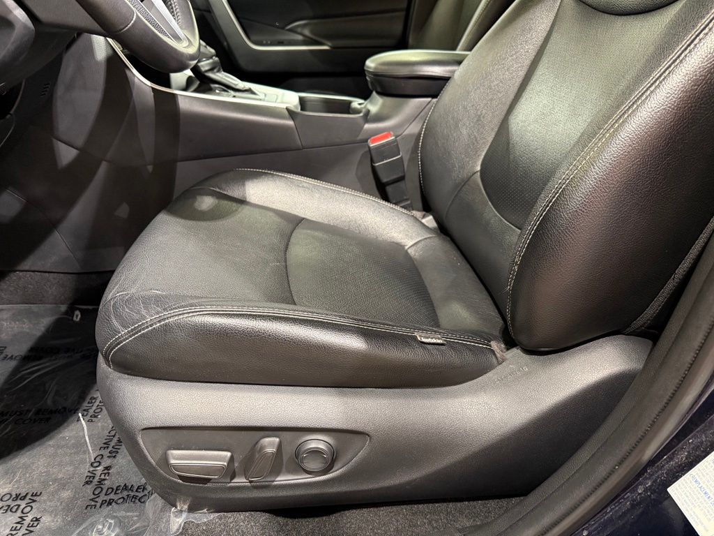 Thumbnail: 2020 Toyota RAV4 - 14