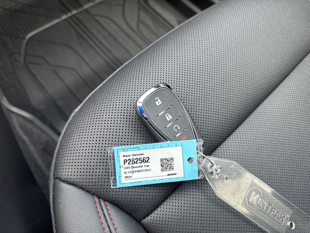 Used 2025 Chevrolet Trax SUV
