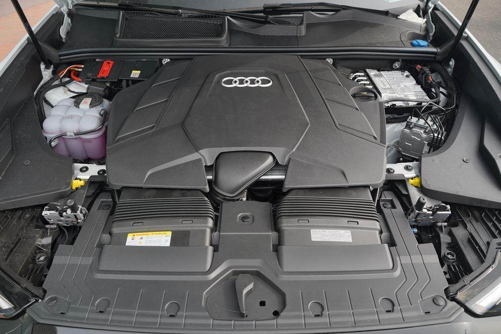 Thumbnail: 2026 Audi Q8 - 12