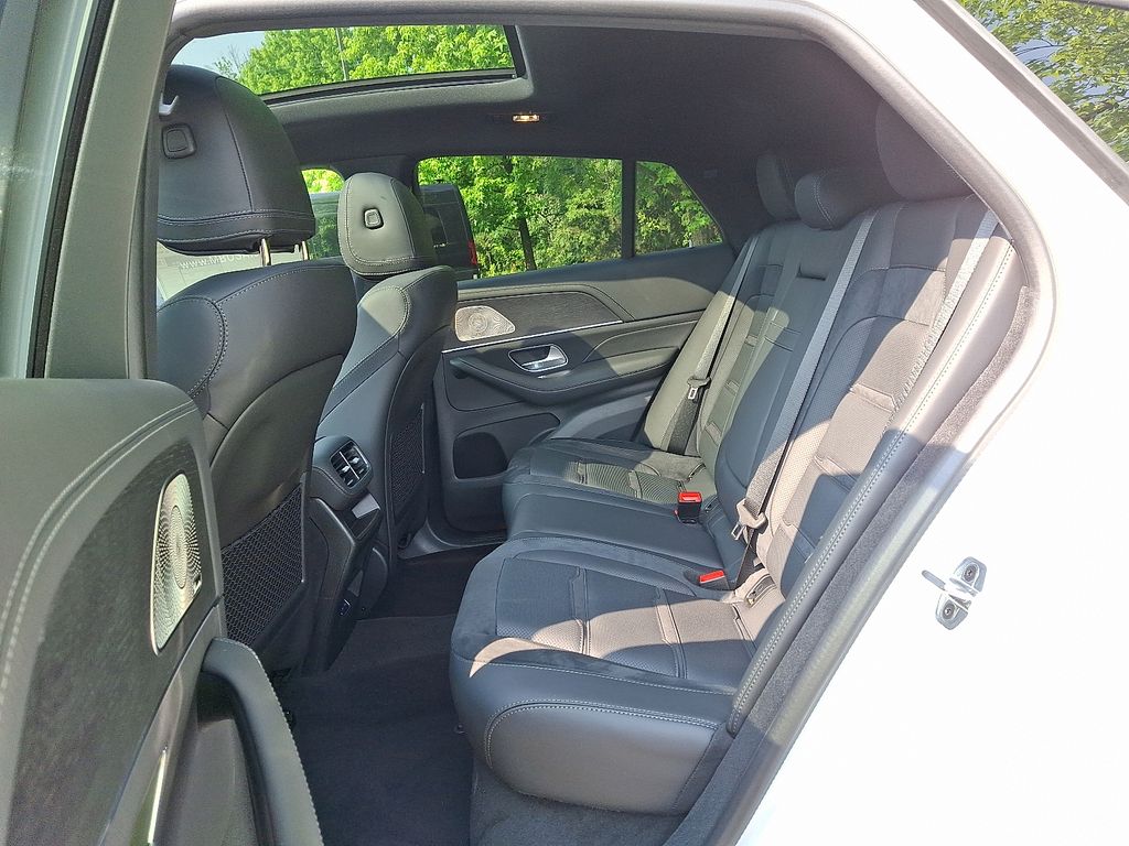 2025 Mercedes-Benz GLE 53 AMG 7