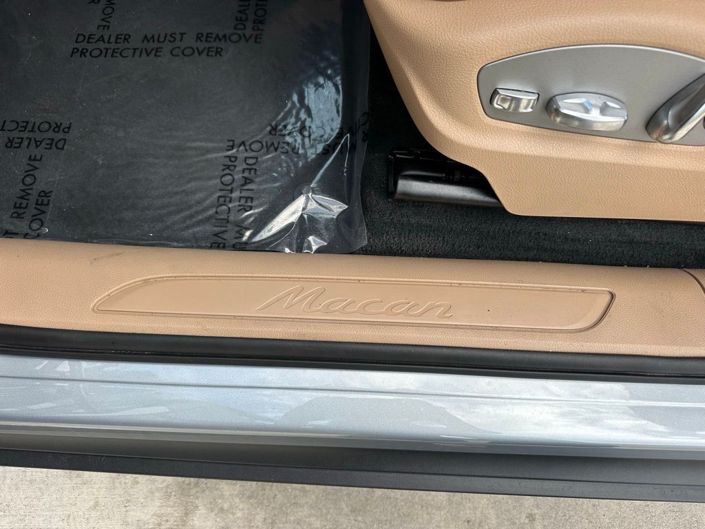 Thumbnail: 2026 Porsche Macan - 23