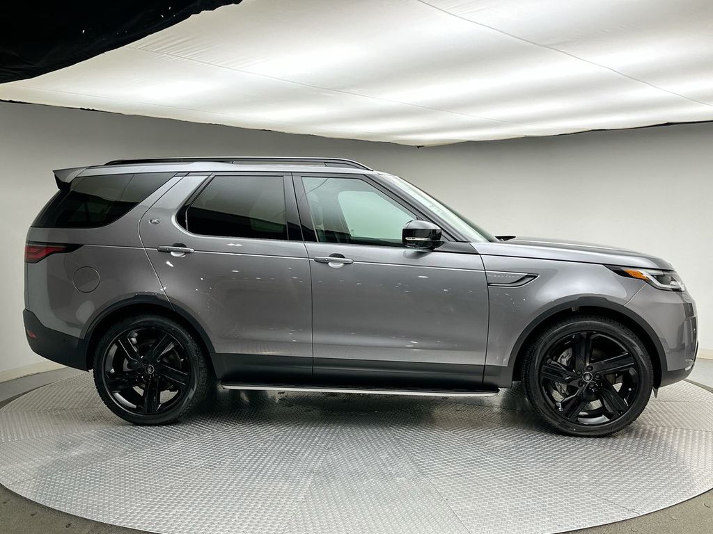 Thumbnail: 2026 Land Rover Discovery - 4