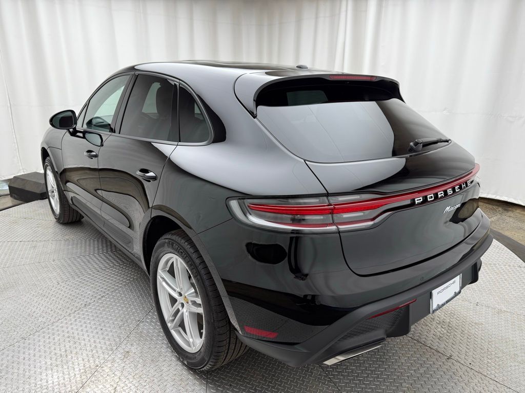 Thumbnail: 2025 Porsche Macan - 10