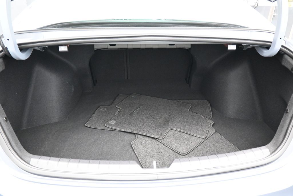 Used 2024 Everlasting Silver Kia LXS image 31