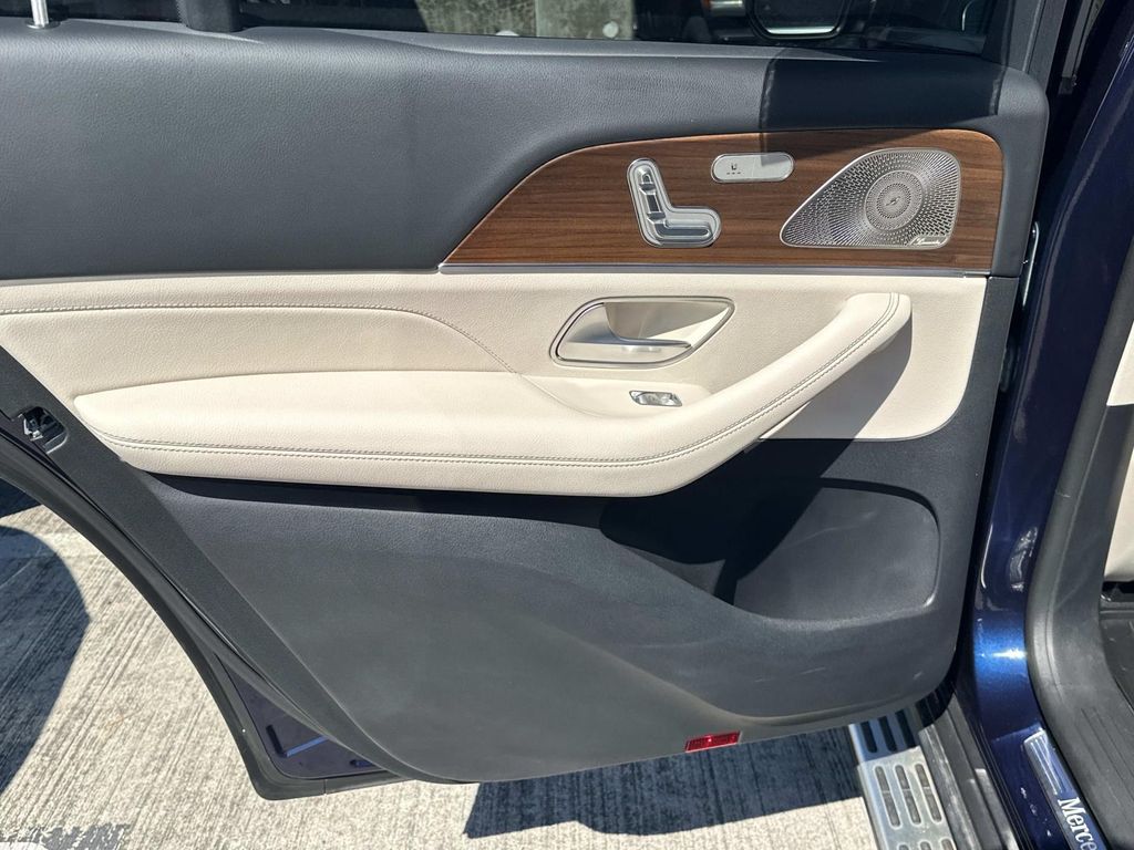 Thumbnail: 2022 Mercedes-Benz GLS - 17