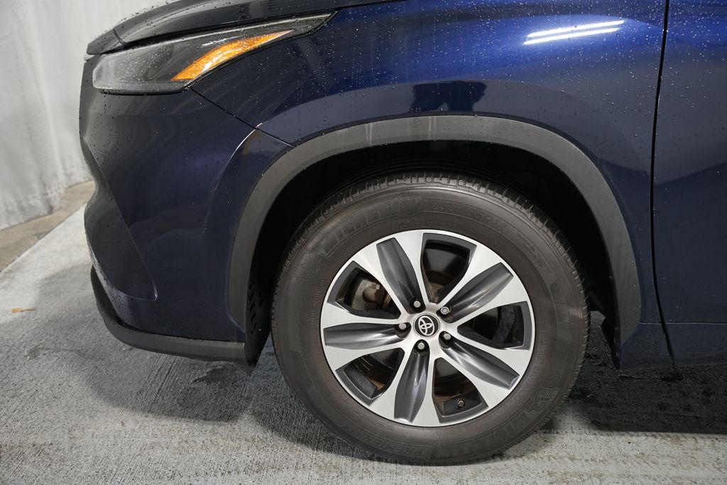 Thumbnail: 2023 Toyota Highlander - 5